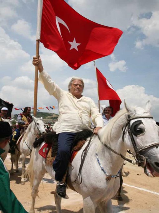 Cüneyt Arkın, ‘Türk vatandaşlığı satılamaz’