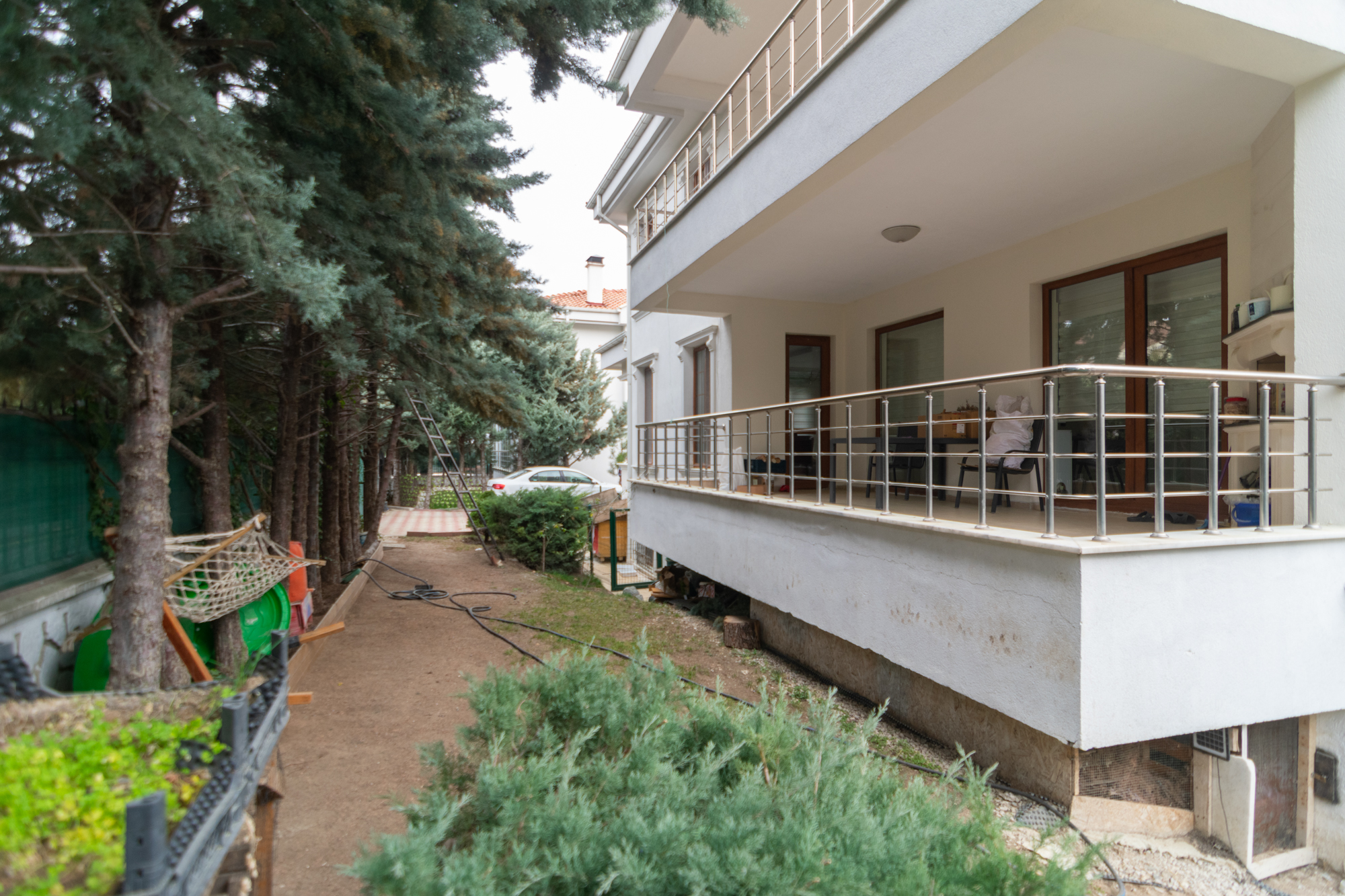 Çayyolu'nda site içerisinde 7 odalı 540 m2 avantajlı villa