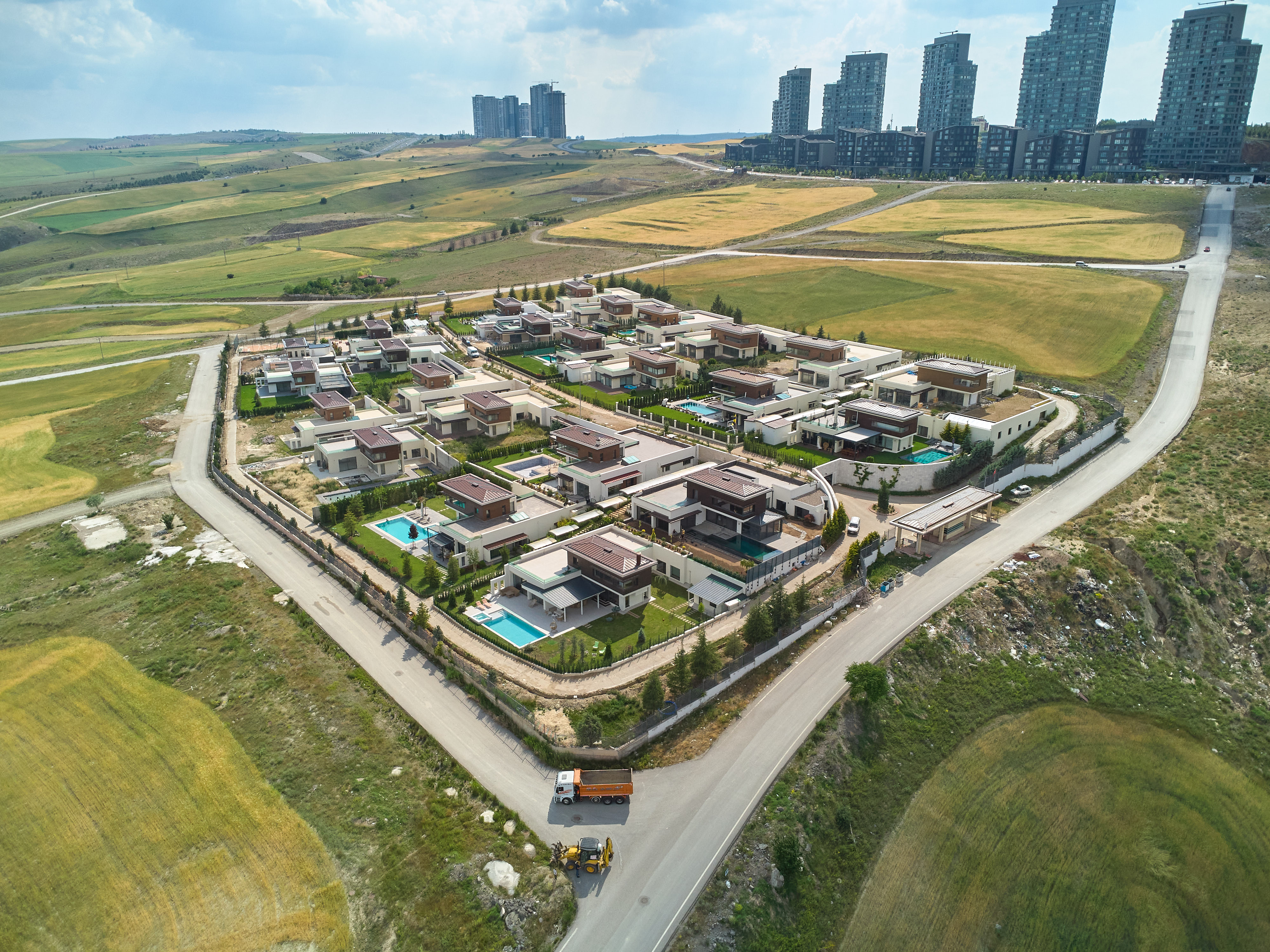 İncek N Modern sitesinde natamam villa