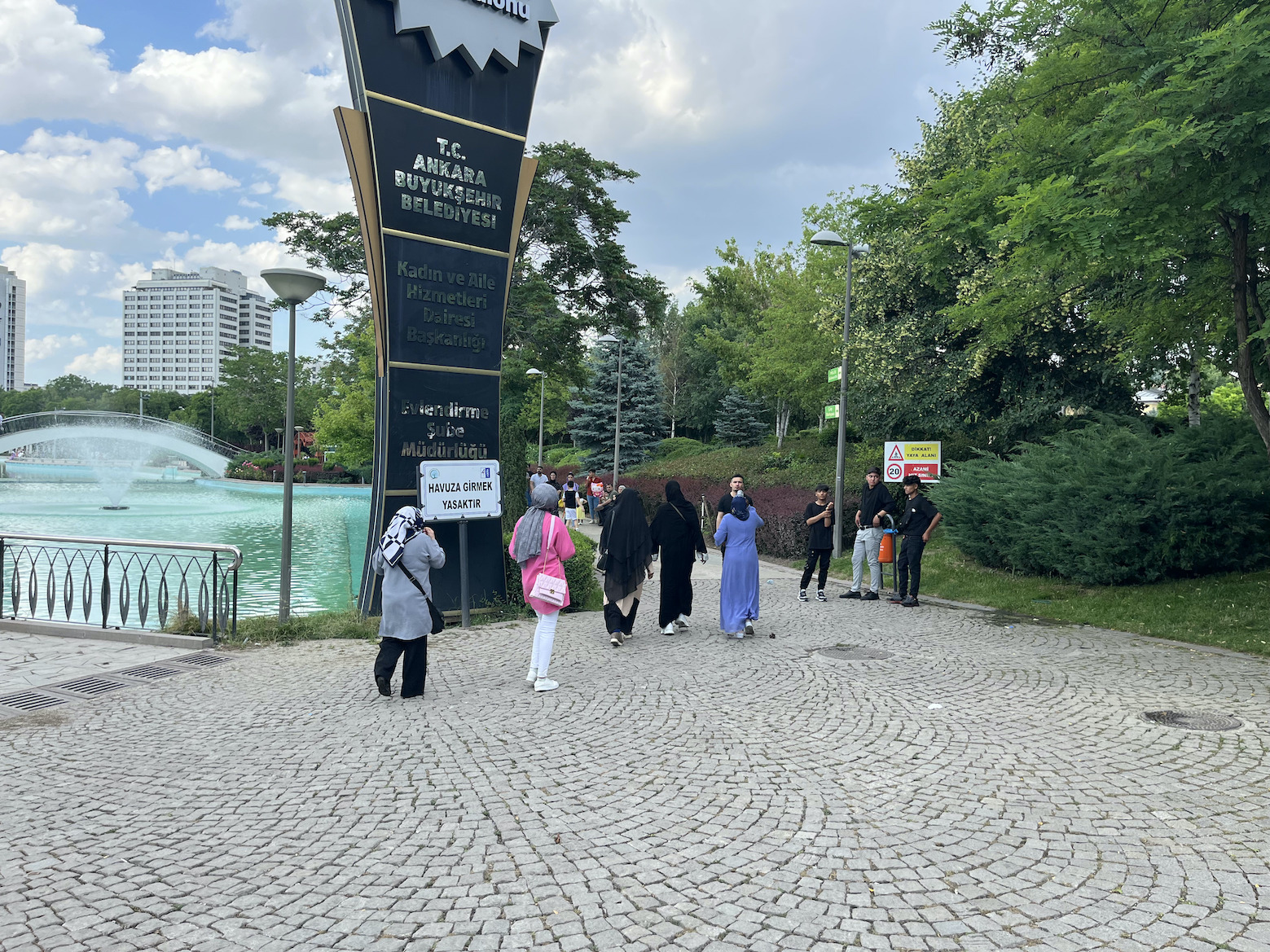 Ankara gençlik parkı adeta göçmenlerin parkına dönüştü