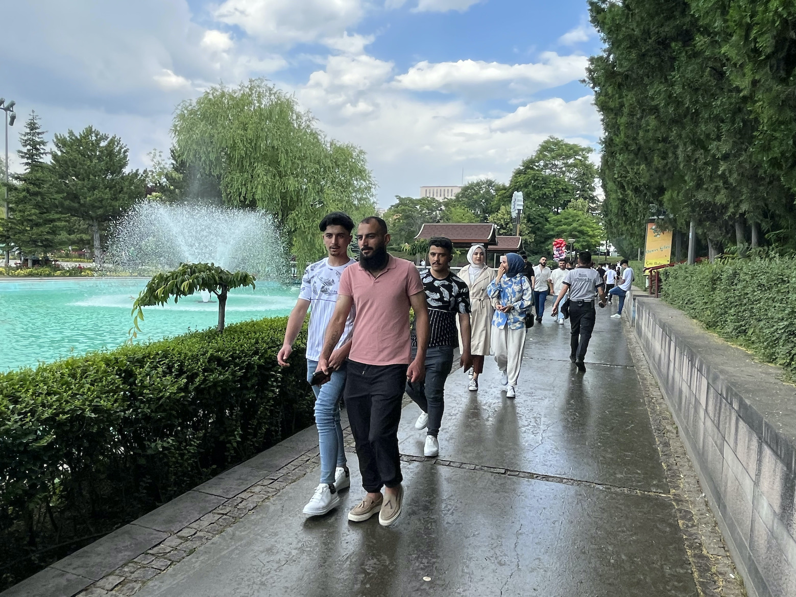 Ankara gençlik parkı adeta göçmenlerin parkına dönüştü