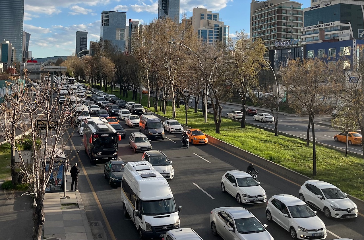 Ankara'da büyüyen trafik sorunu, insanların yaşam kalitesini düşürdü