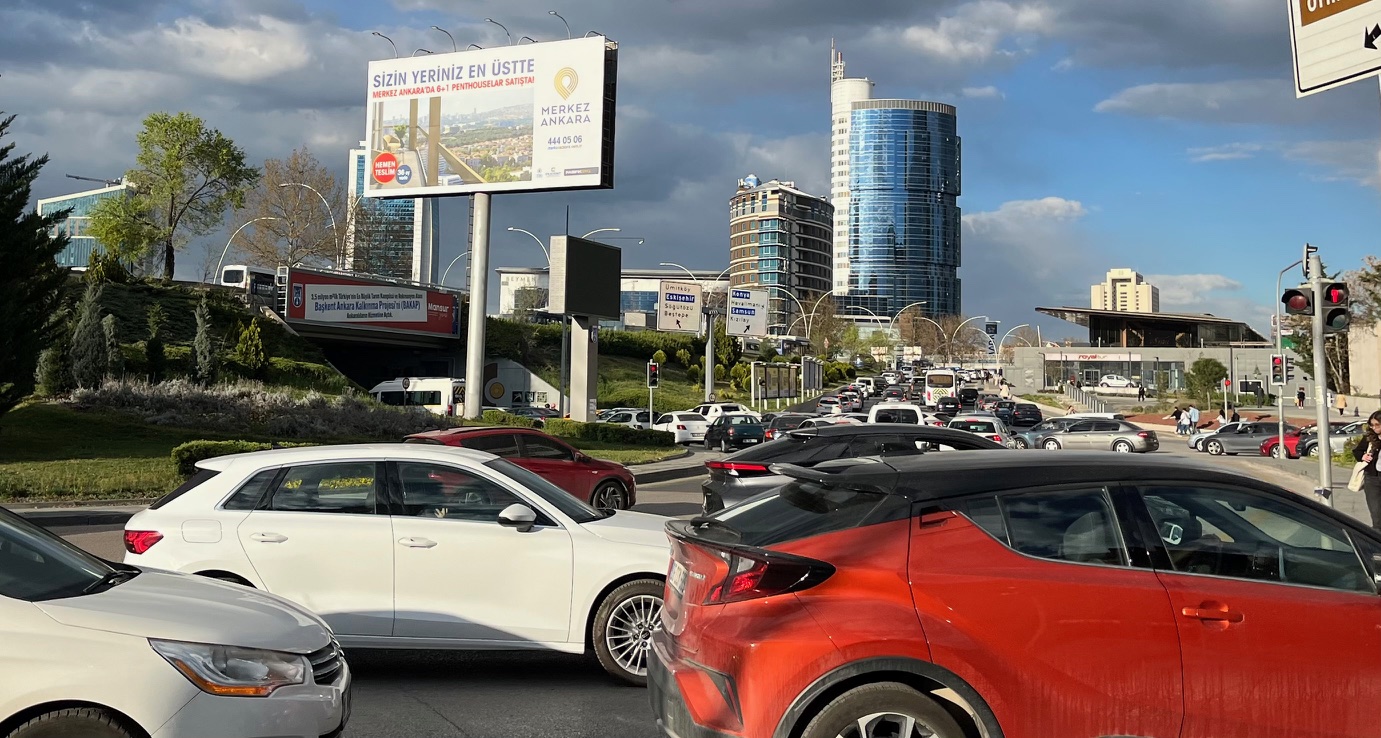 Ankara'da büyüyen trafik sorunu, insanların yaşam kalitesini düşürdü