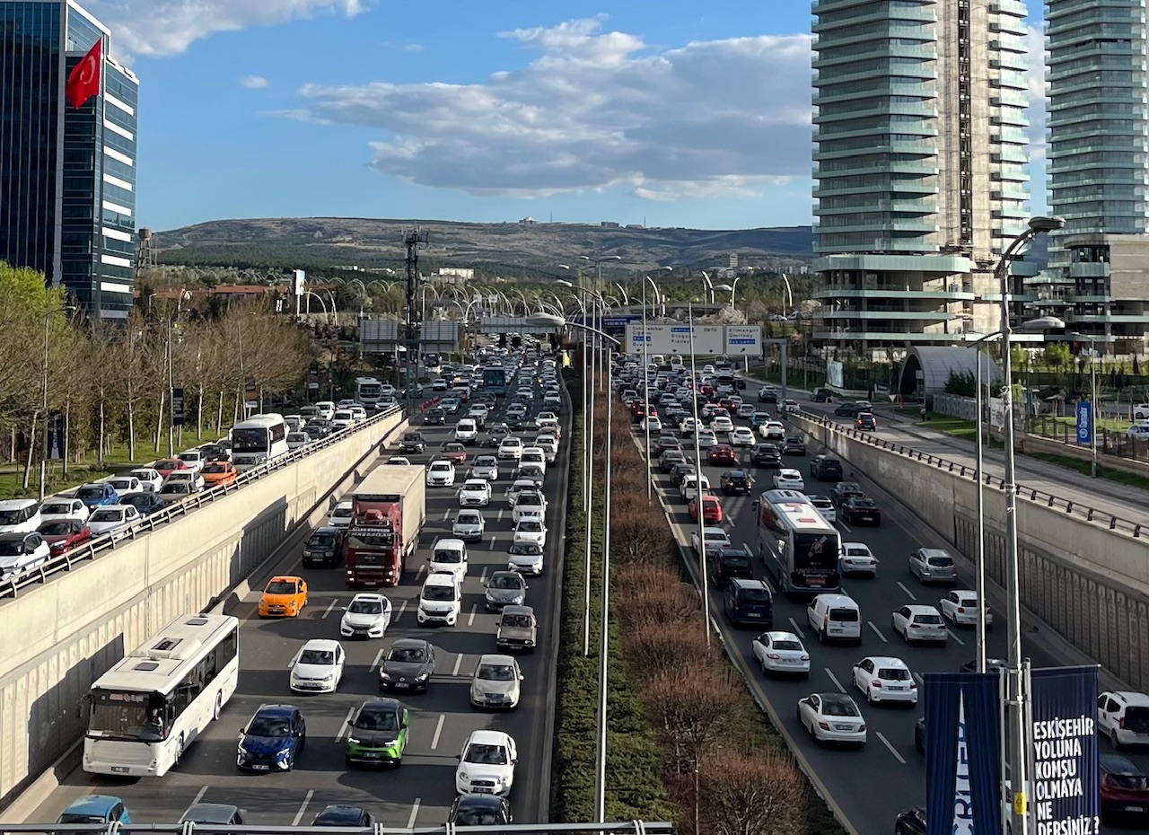 Ankara'da büyüyen trafik sorunu, insanların yaşam kalitesini düşürdü