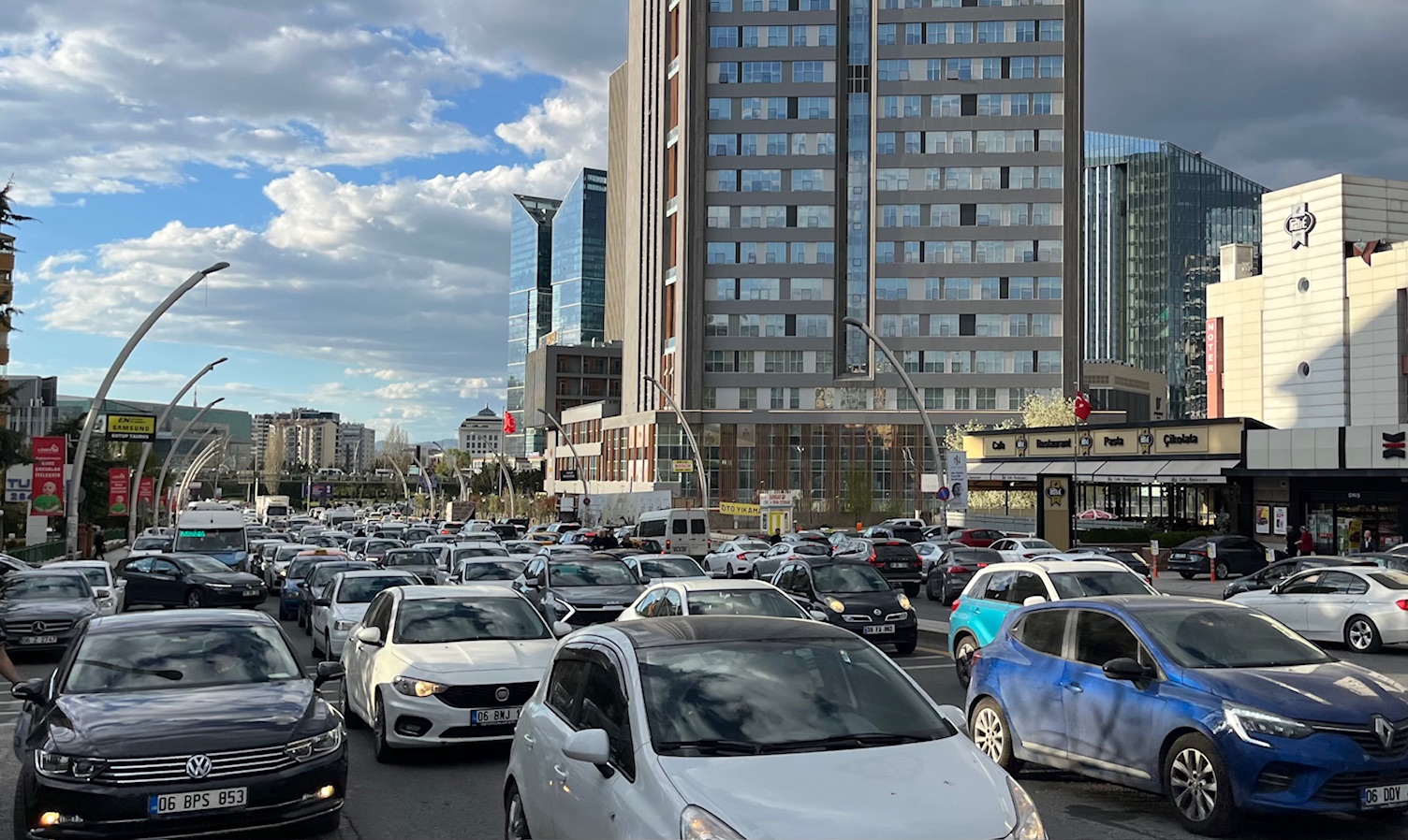 Ankara'da büyüyen trafik sorunu, insanların yaşam kalitesini düşürdü