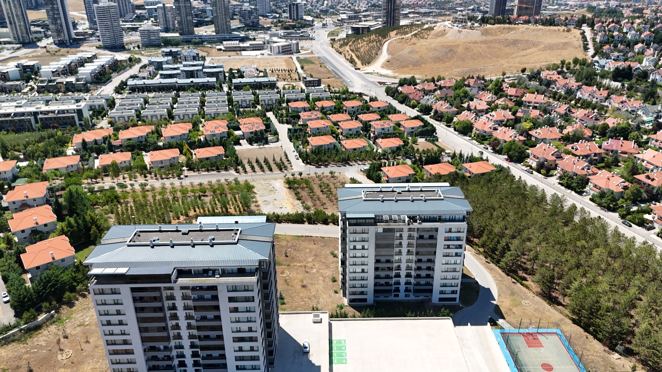 Beytepe Manzara Orman Evleri sitesinde orman manzaralı lüks konut