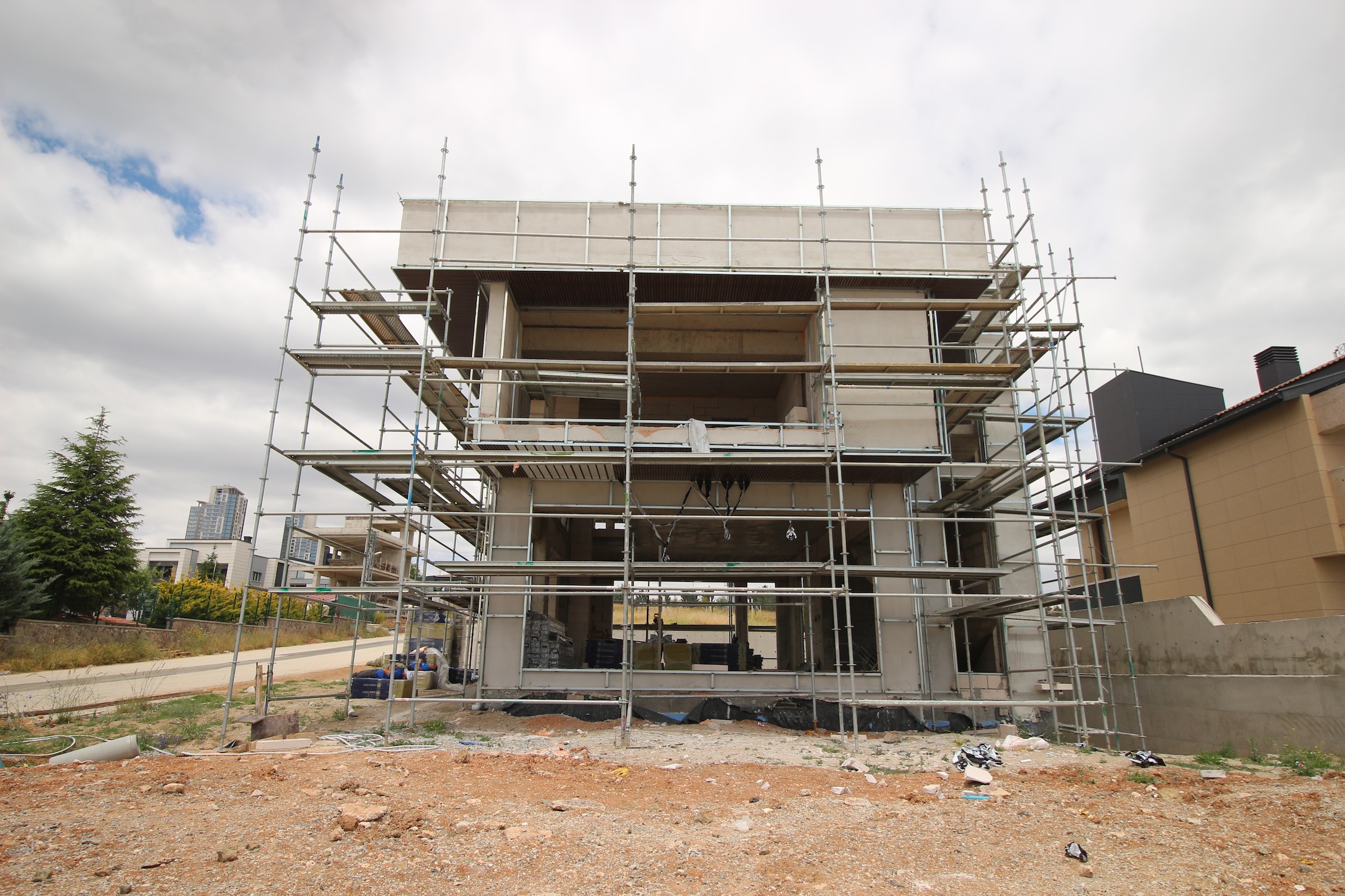 Beytepe’de yatırım fırsatı. 500 m² natamam ofis binası satışta