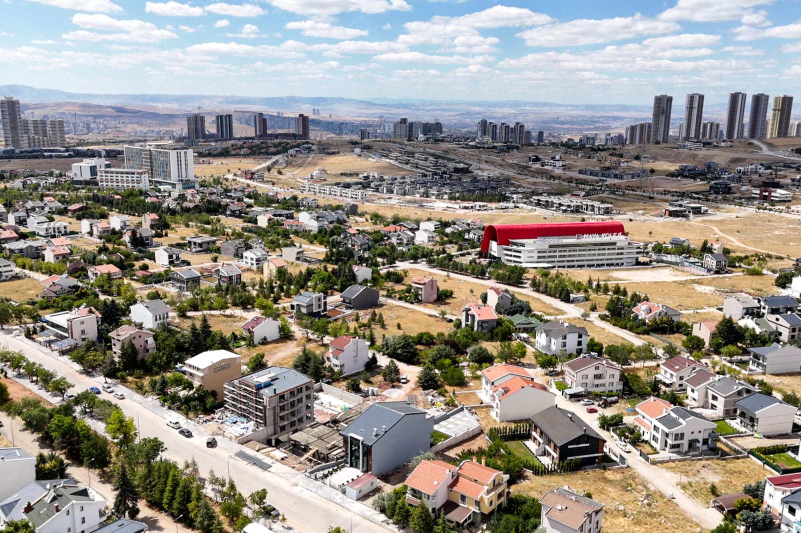 İncek’te şirket merkezine uygun binalar yatırımcıların ilgisini çekiyor