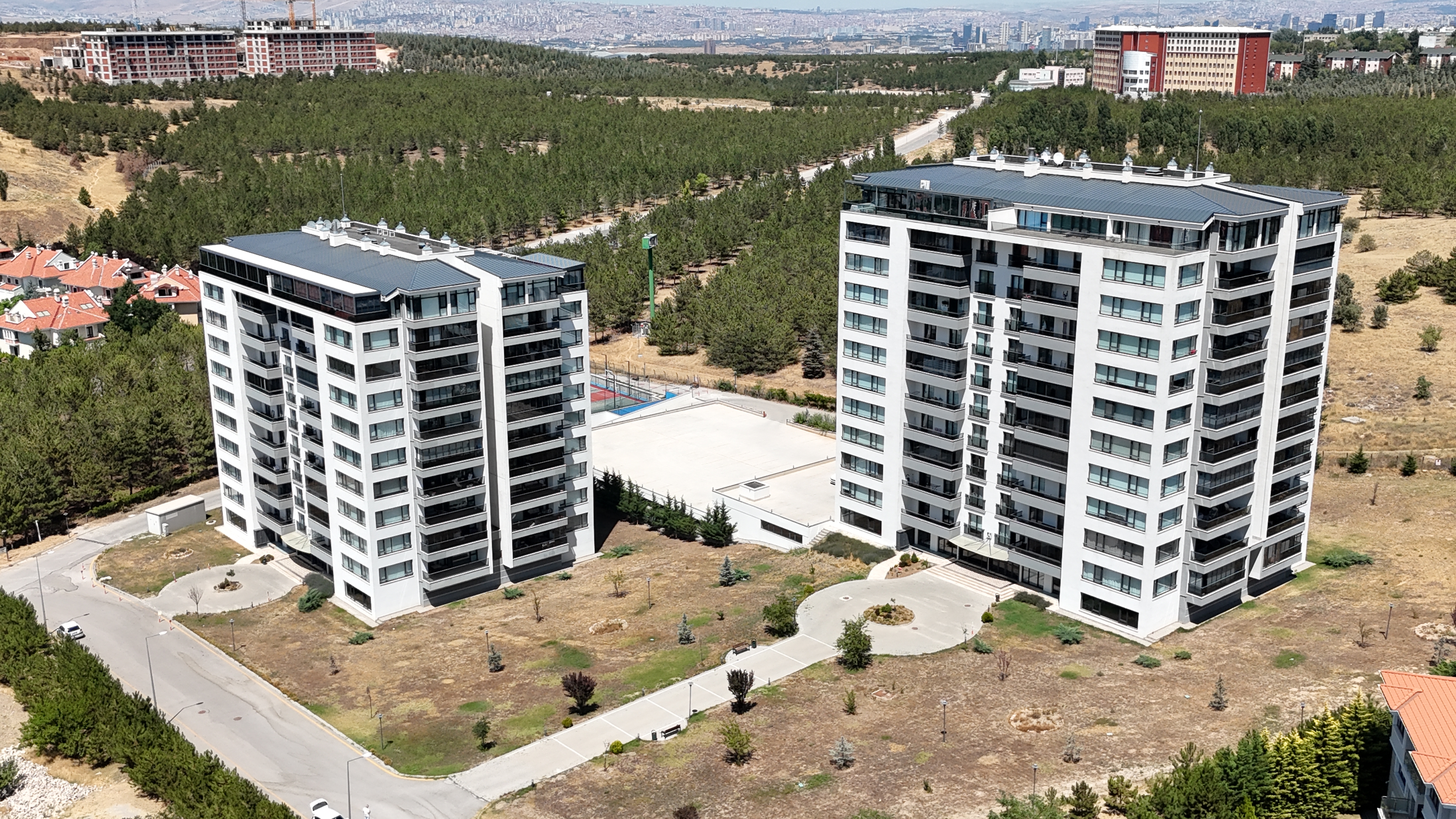 Beytepe Manzara Orman Evleri sitesinde orman manzaralı lüks konut