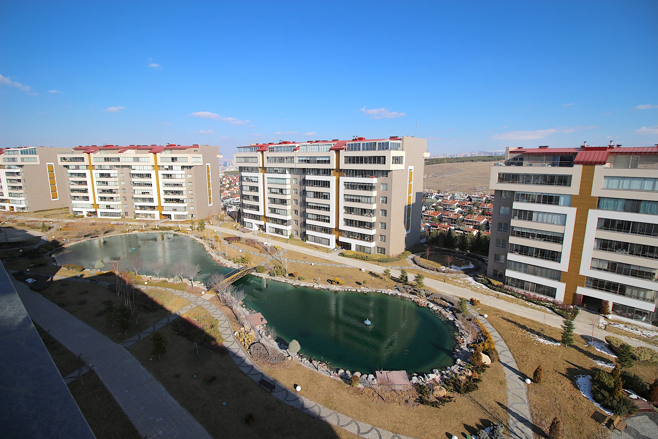 Ankara’da geniş peyzaj alanlı sitelerde büyük çatı dubleks konutlar ilgi çekiyor