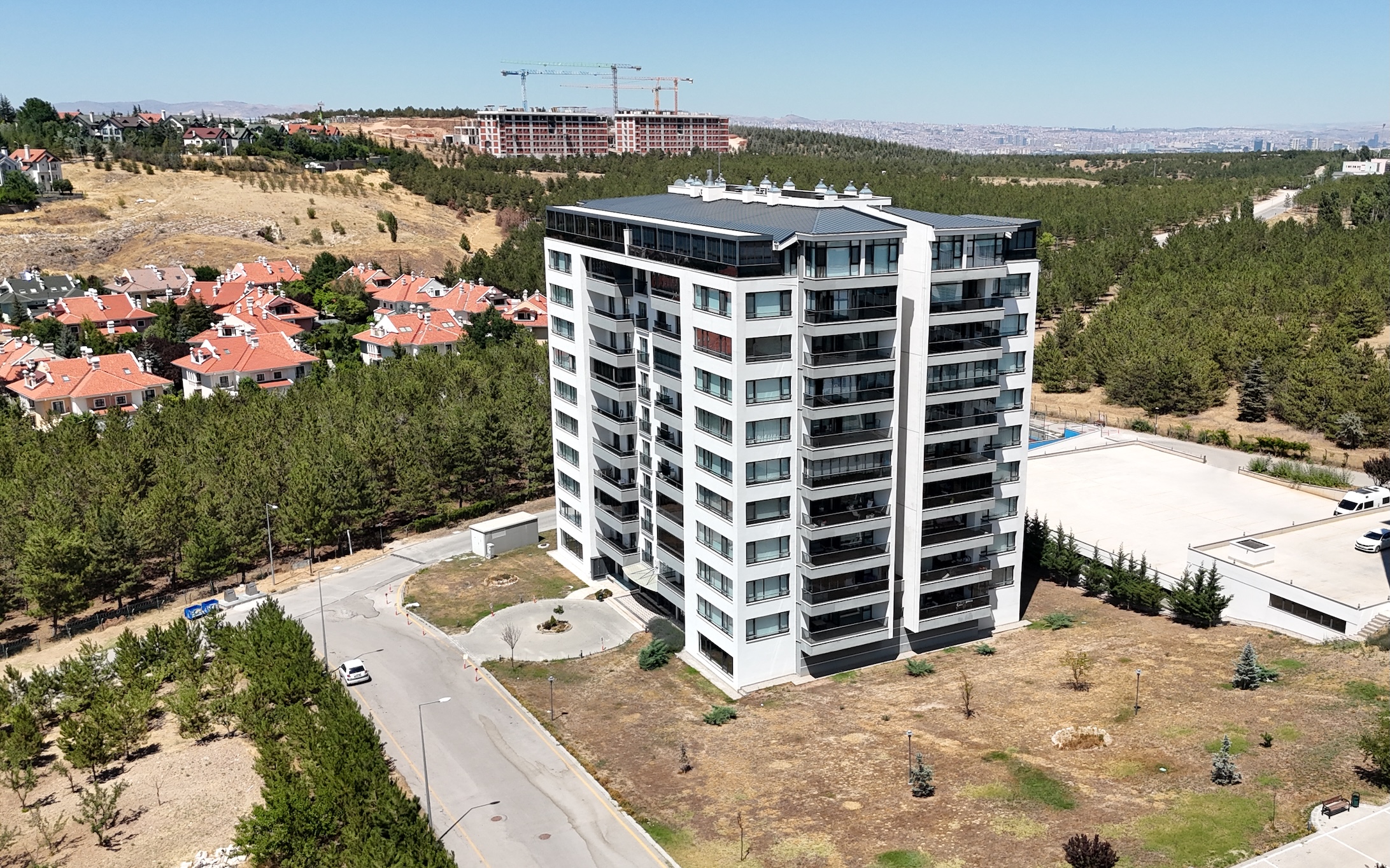 Beytepe Manzara Orman Evleri sitesinde orman manzaralı lüks konut