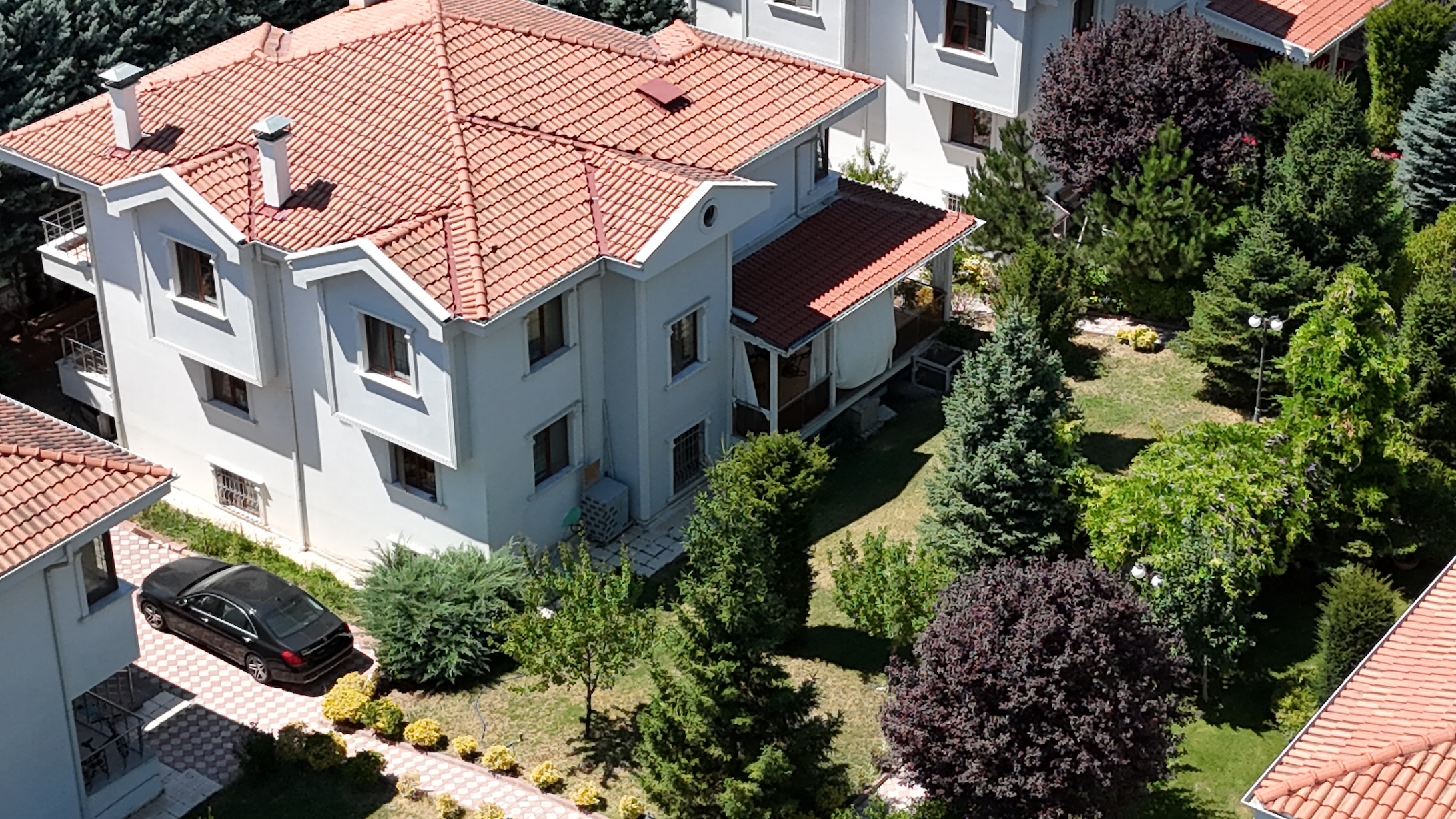 Tüketicilerin tercihi site içerisinde geniş bahçeli villalar oluyor