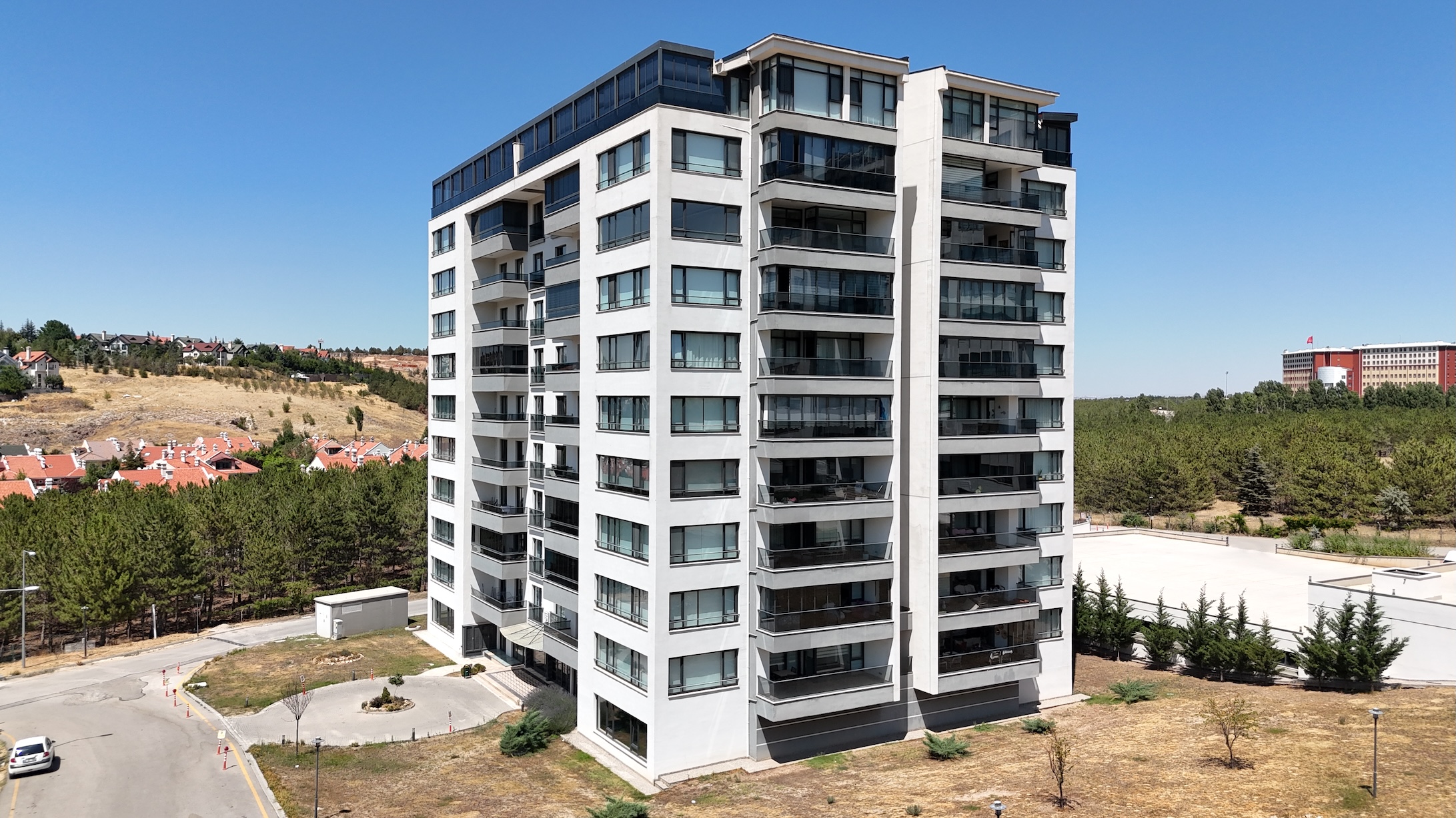 Beytepe Manzara Orman Evleri sitesinde orman manzaralı lüks konut