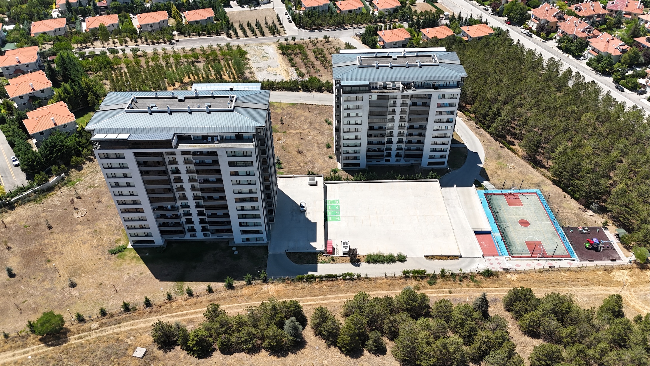 Beytepe Manzara Orman Evleri sitesinde orman manzaralı lüks konut