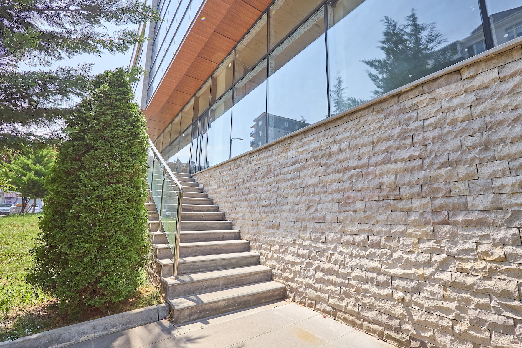 Balgat'ta 1.500 m2 arsada 5 bin 500 m2 şirket merkezi binası