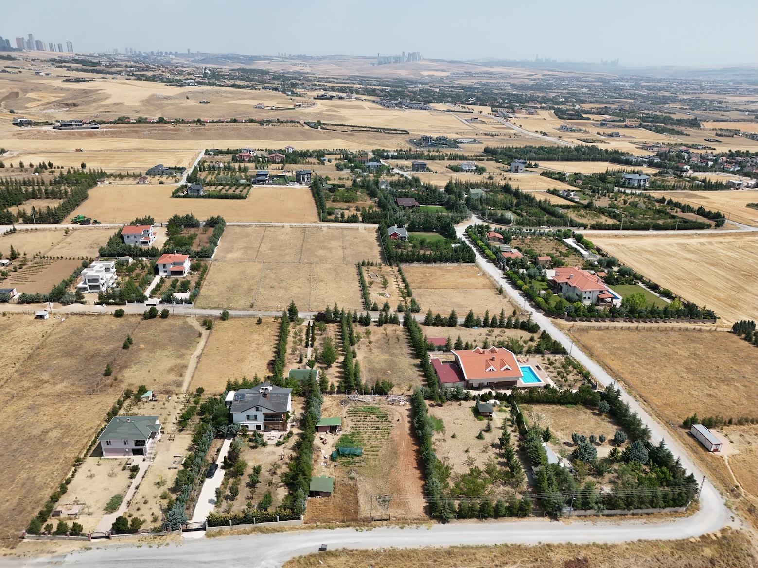 Gölbaşı Hacılarda 3 bin m2 satılık arsa yatırım fırsatı sunuyor
