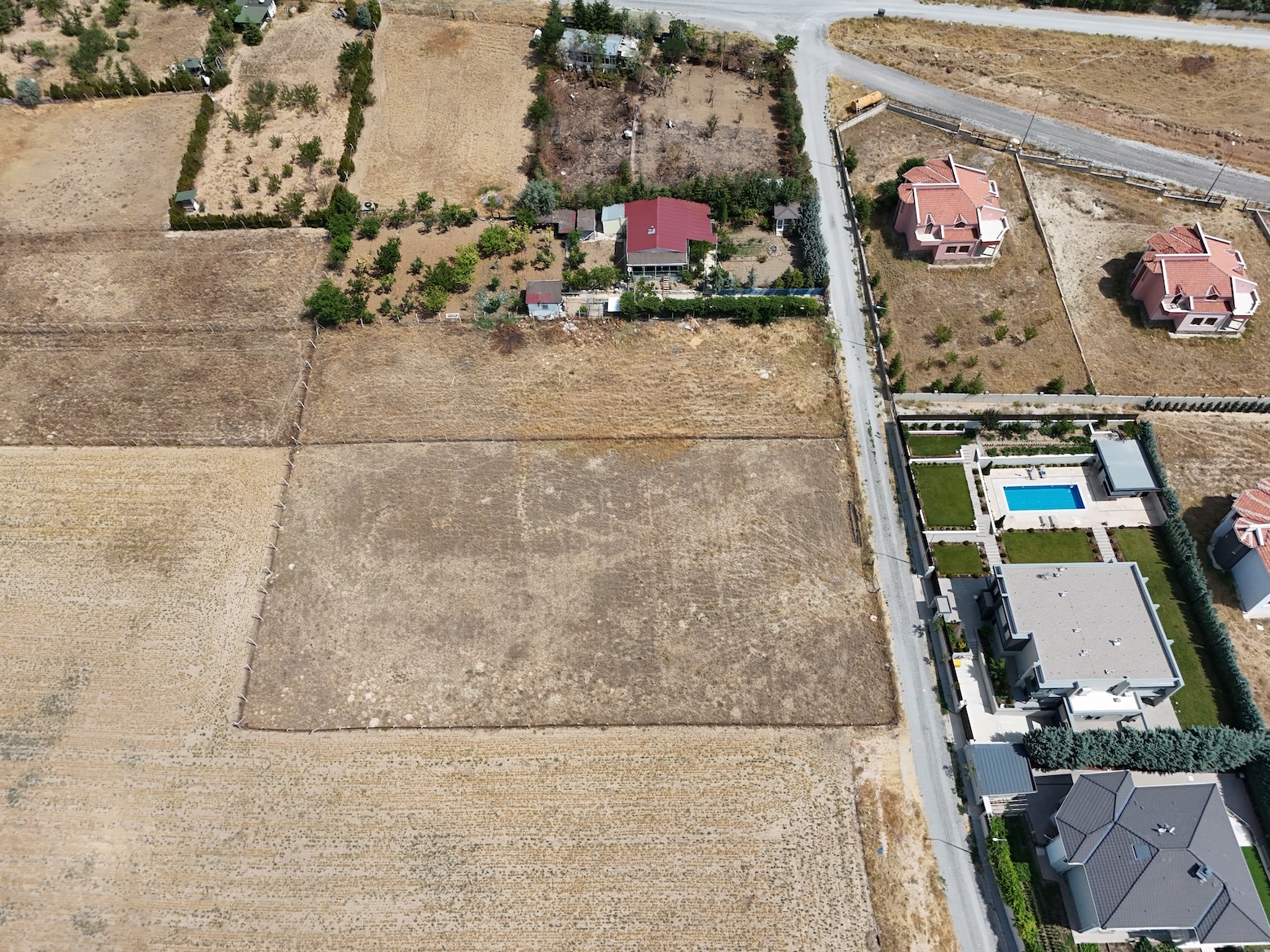 Gölbaşı Hacılarda 3 bin m2 satılık arsa yatırım fırsatı sunuyor