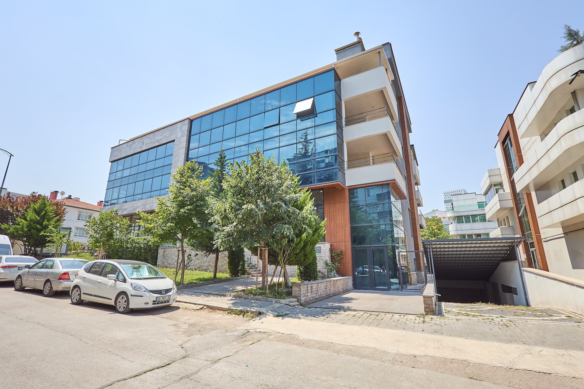 Balgat'ta 1.500 m2 arsada 5 bin 500 m2 şirket merkezi binası