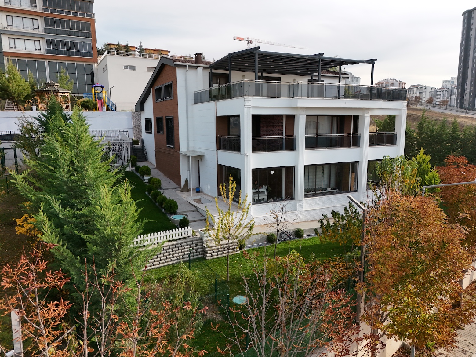 Çankaya Dodurga'da site içerisinde tam müstakil süper lüks villa