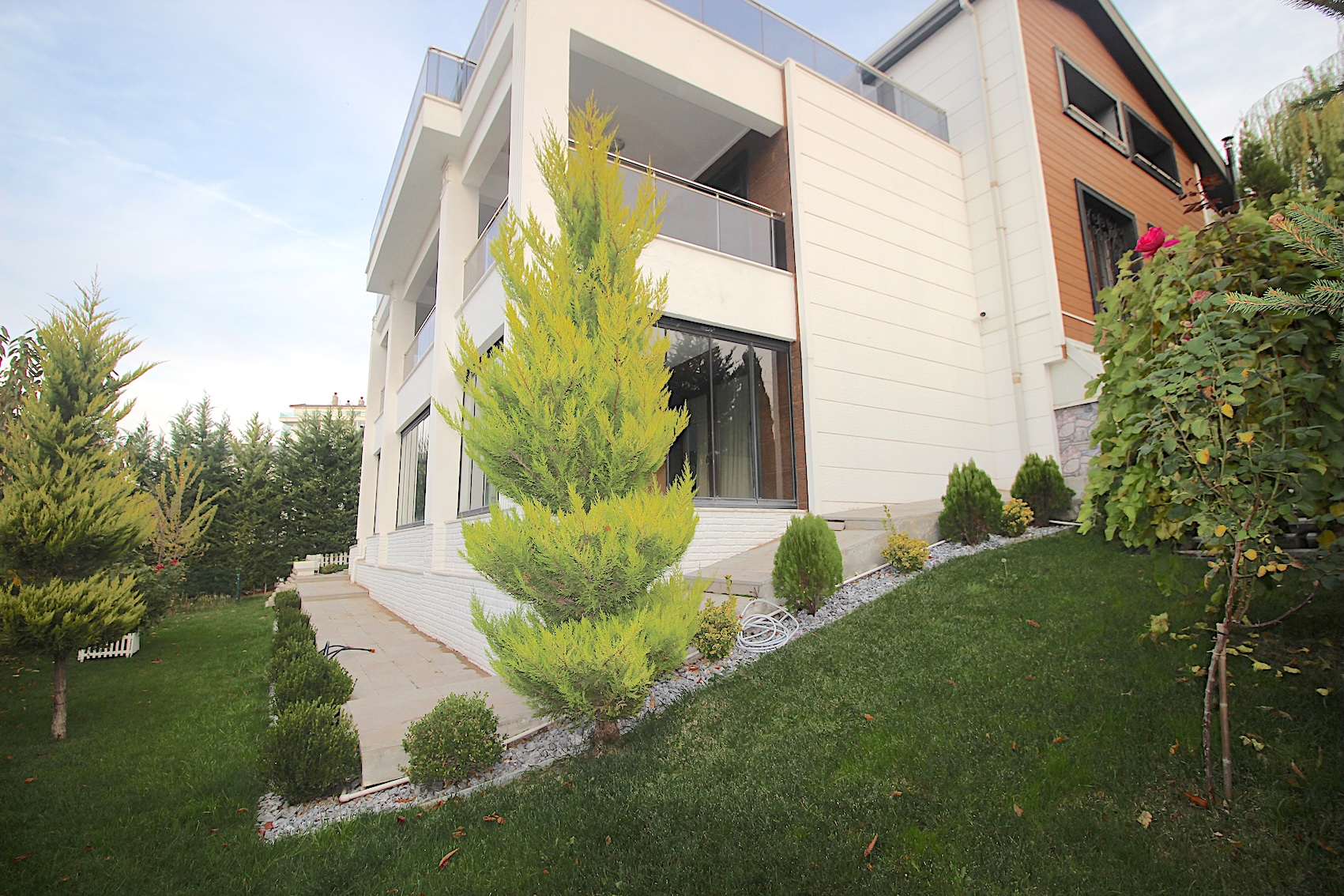 Çankaya Dodurga'da site içerisinde tam müstakil süper lüks villa