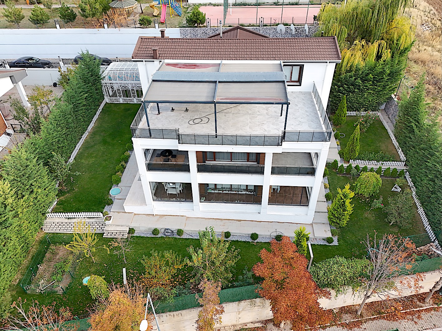 Çankaya Dodurga'da site içerisinde tam müstakil süper lüks villa