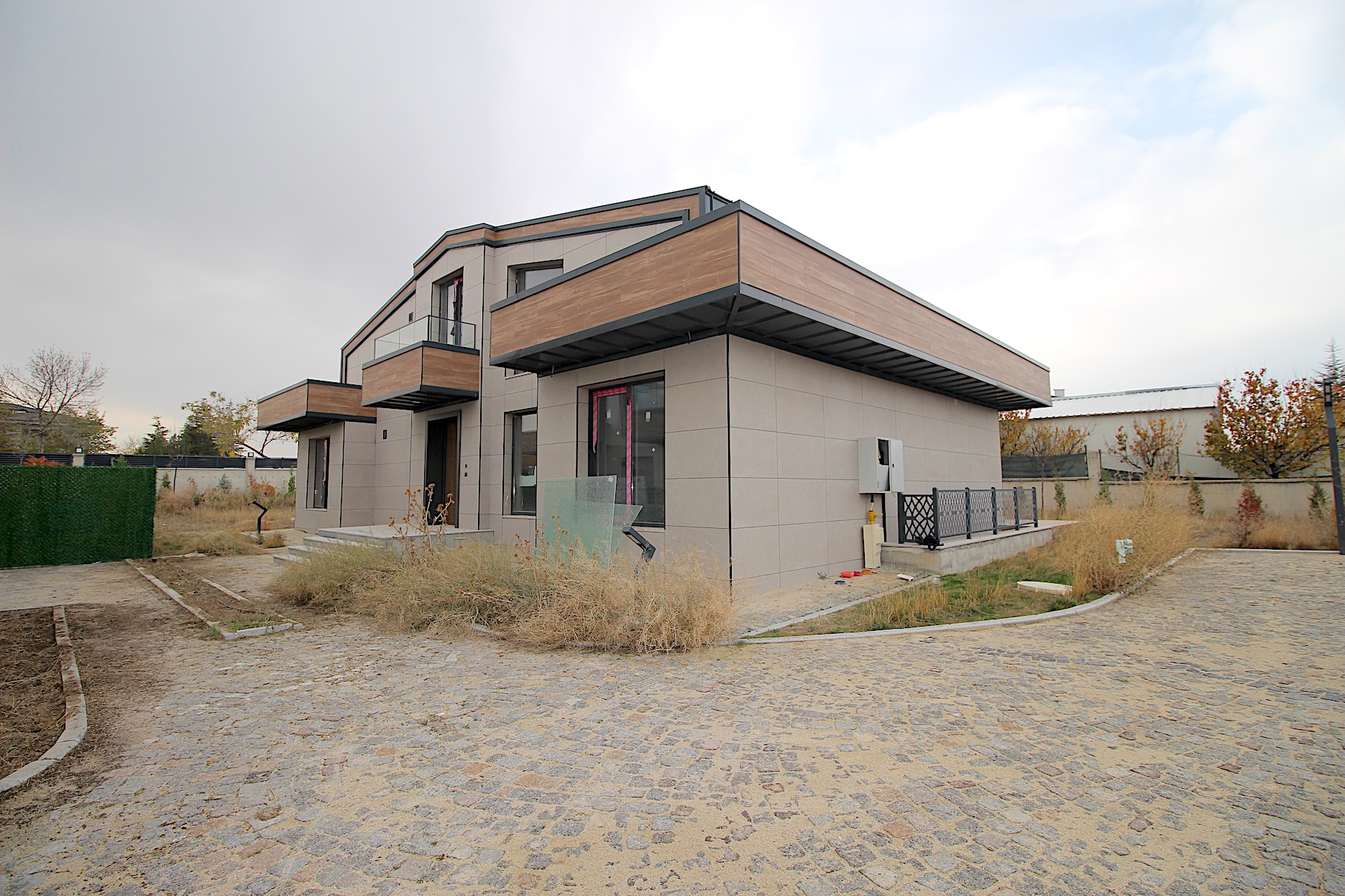 Gölbaşı'nda site içerisinde süper lüks sıfır villa