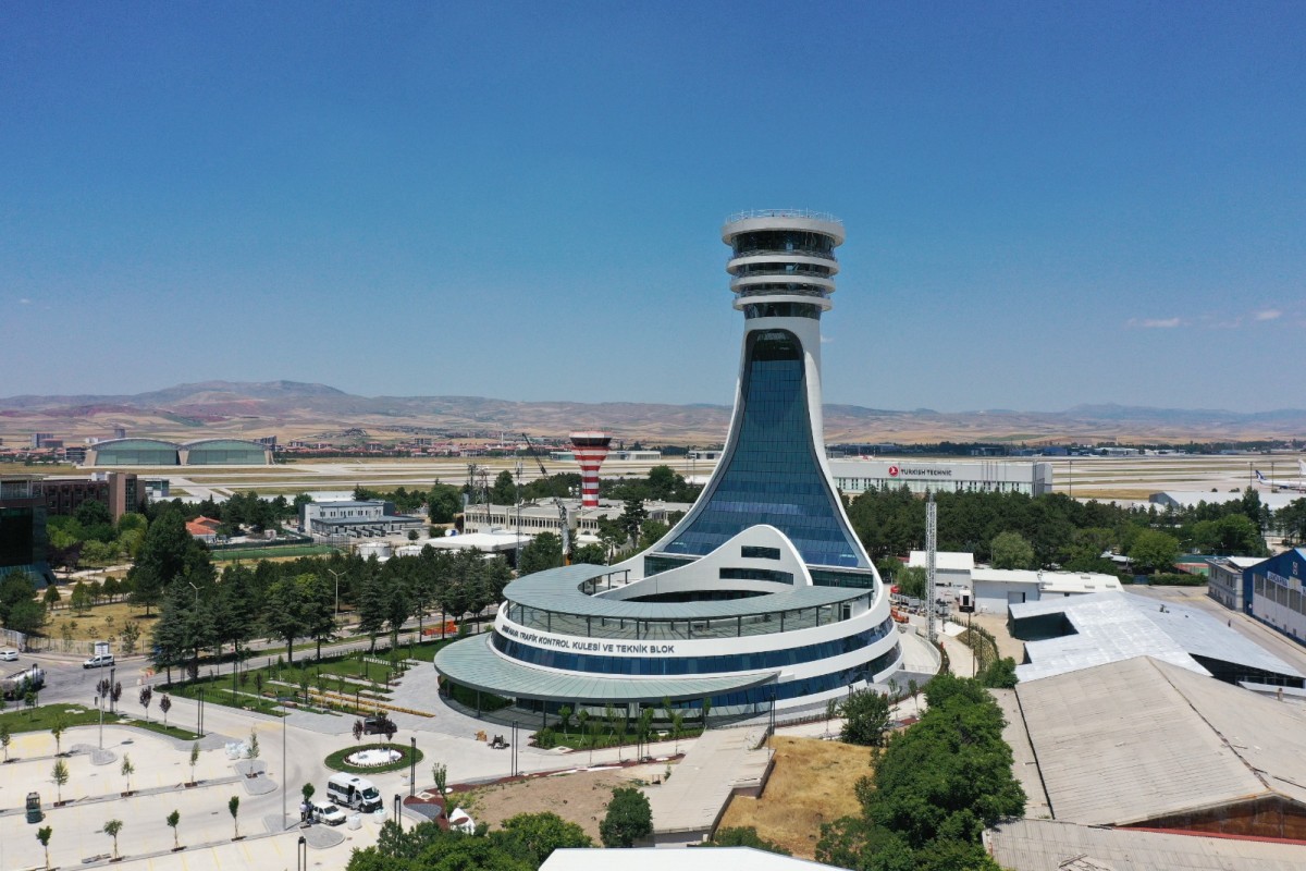 Esenboğa Havalimanı'nın üçüncü pisti hizmete alındı