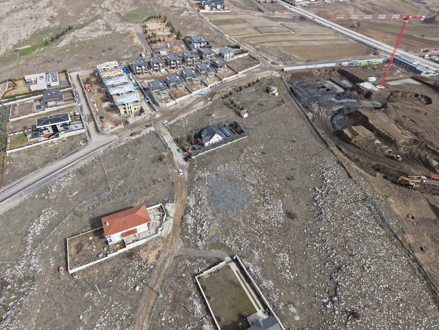 İncek'te 2 bin m² satılık köşe konumlu kupon arsa