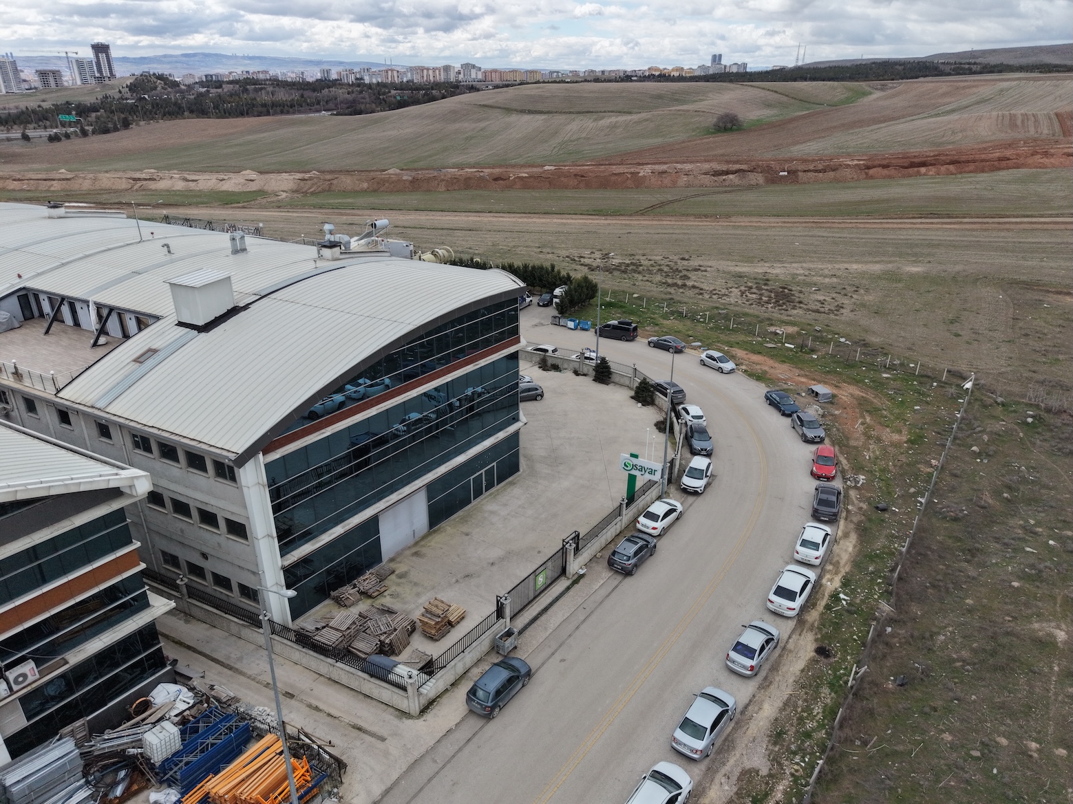 Dempa Sanayi sitesinde depolama imalat teşhir ve ofis için uygun bina