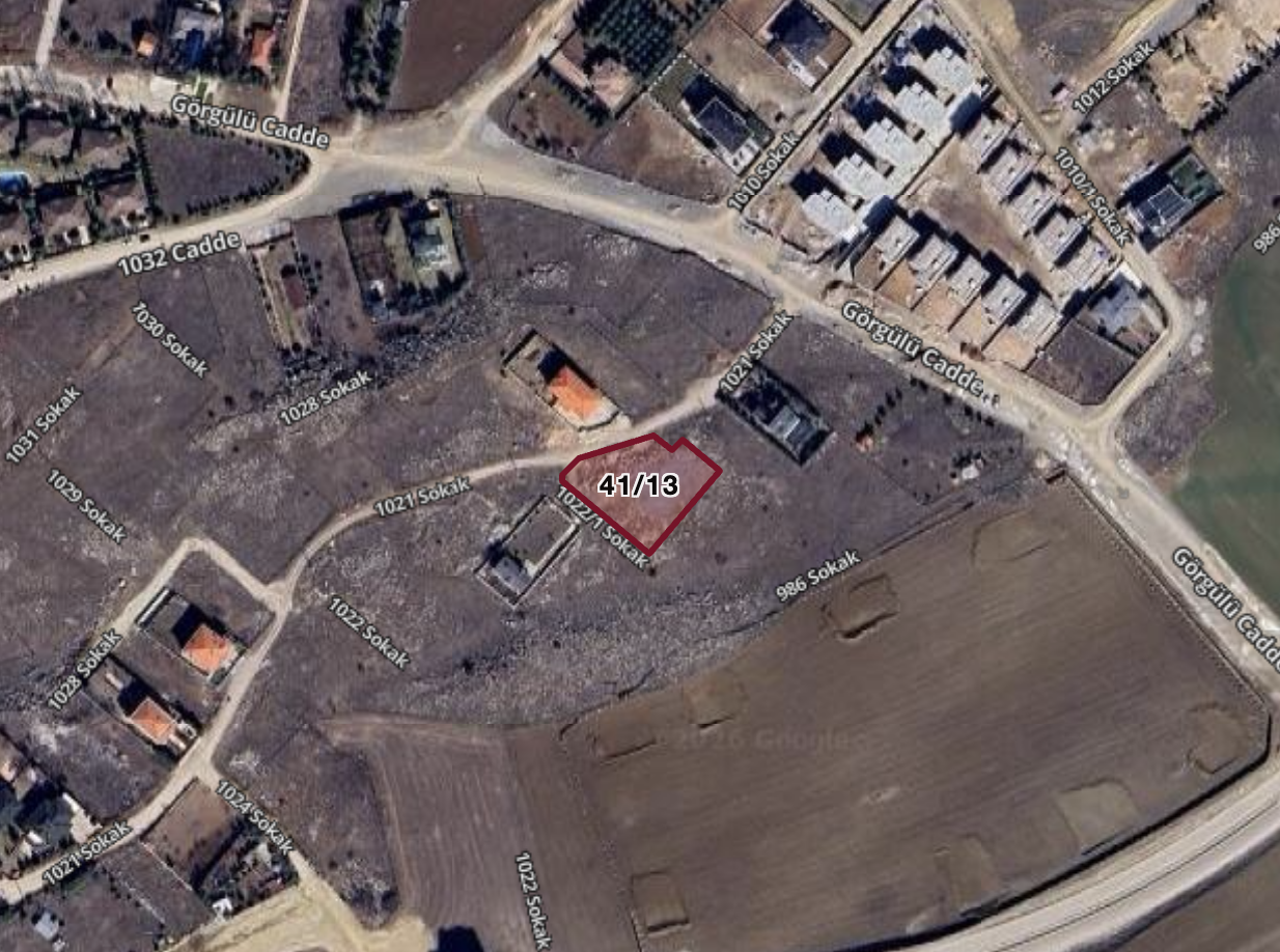 İncek'te 2 bin m² satılık köşe konumlu kupon arsa