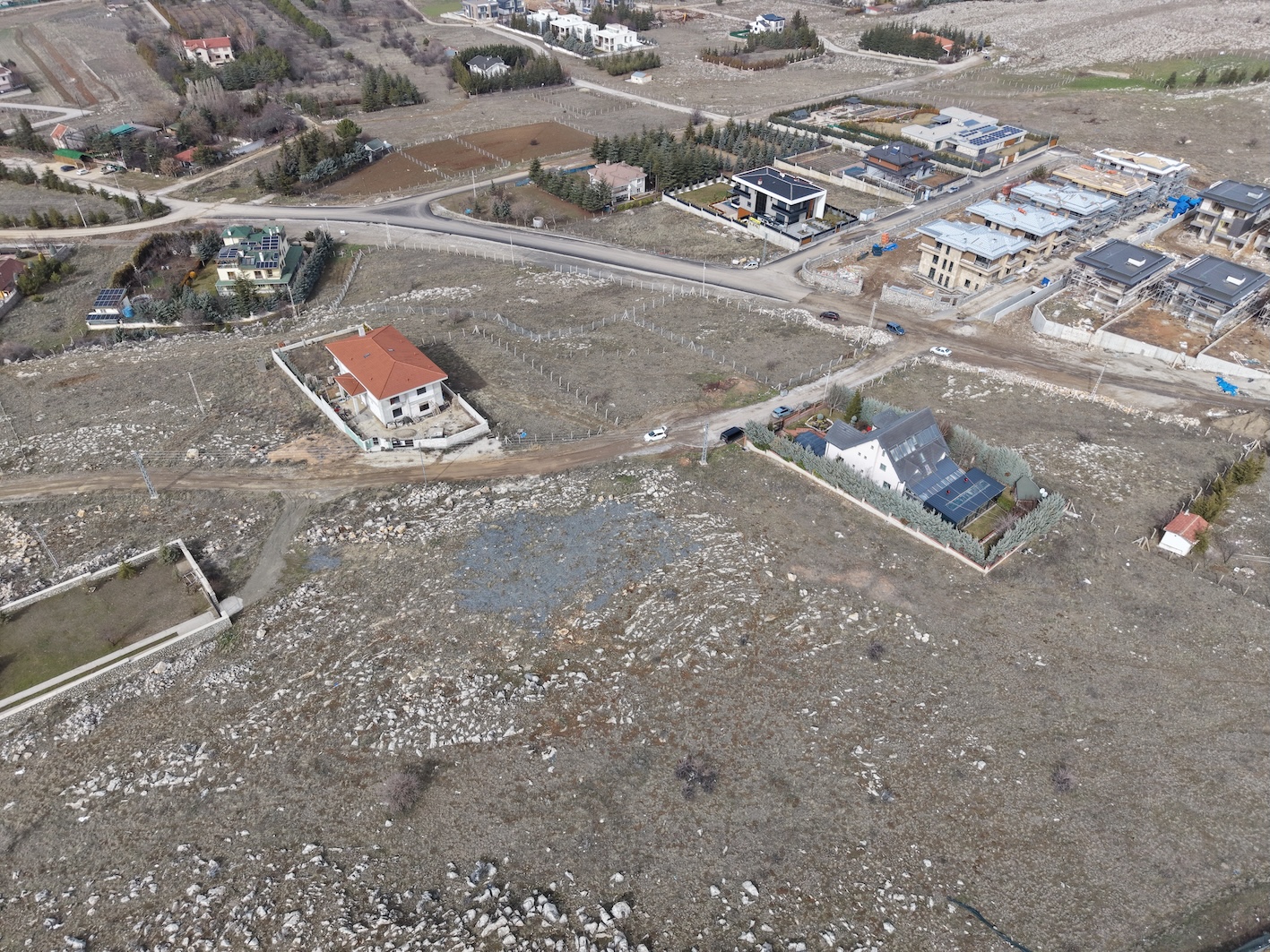 İncek'te 2 bin m² satılık köşe konumlu kupon arsa