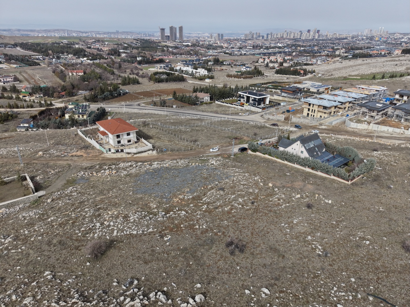 İncek'te 2 bin m² satılık köşe konumlu kupon arsa