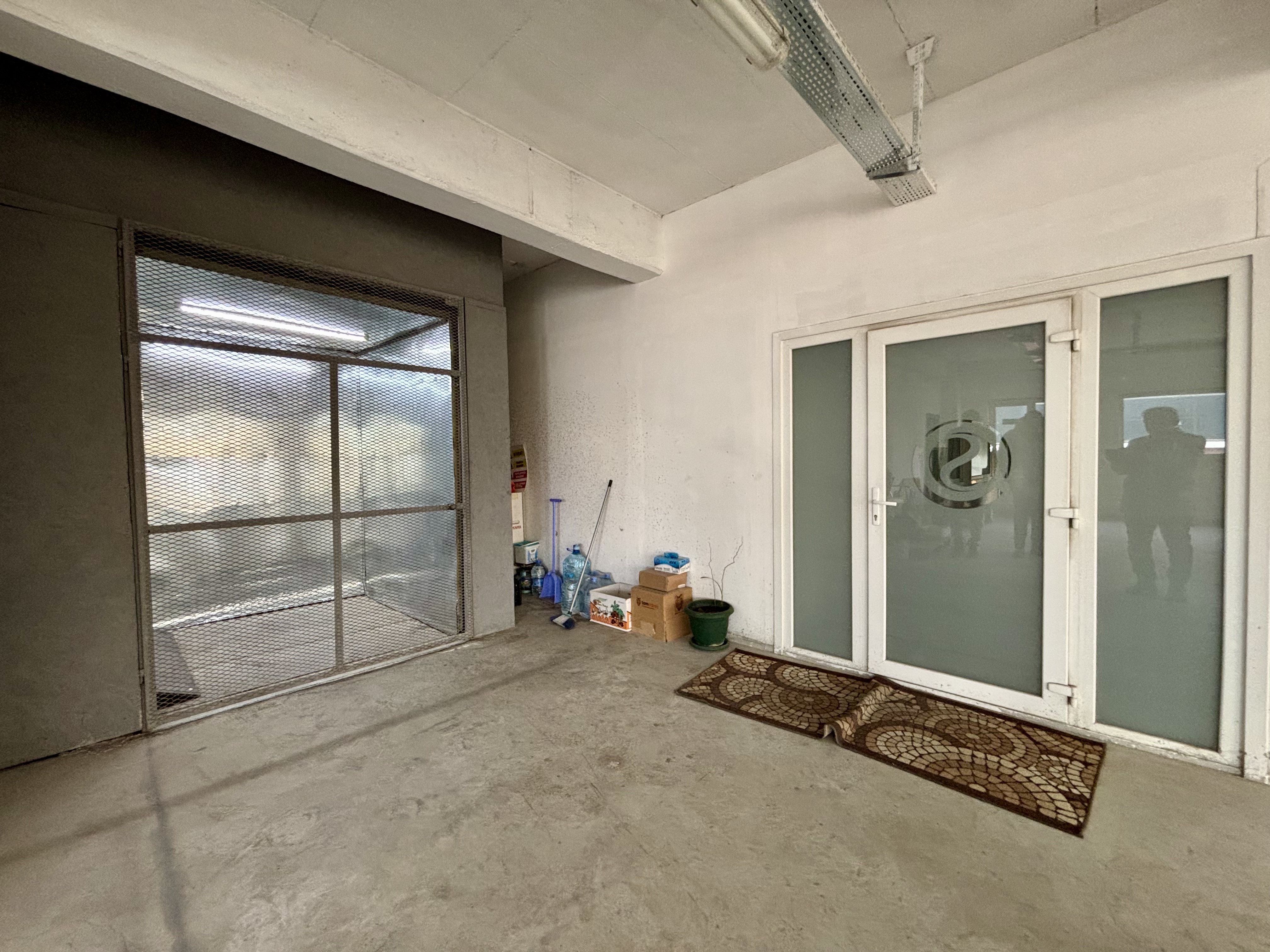 Dempa Sanayi sitesinde depolama imalat teşhir ve ofis için uygun bina
