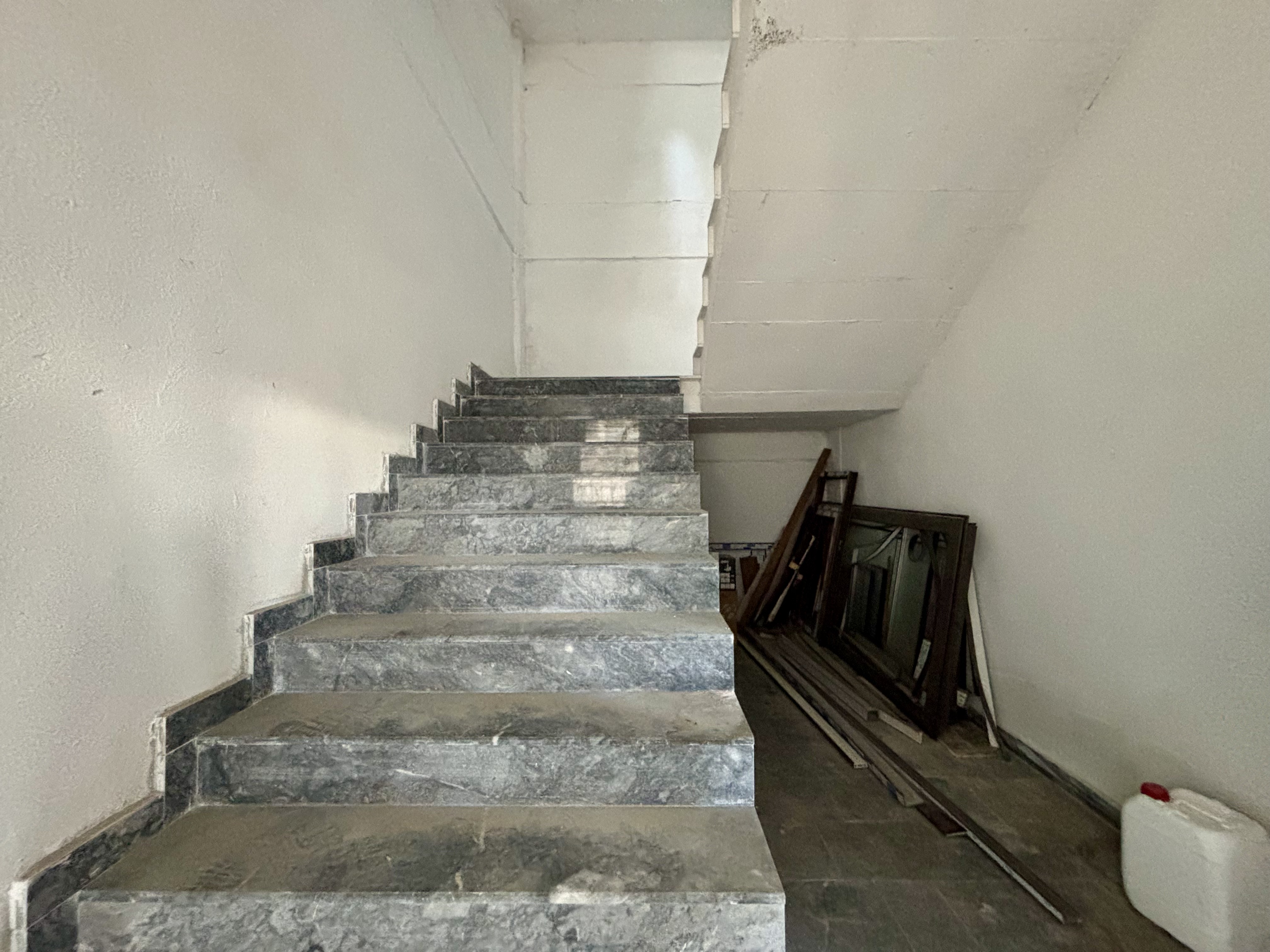 Dempa Sanayi sitesinde depolama imalat teşhir ve ofis için uygun bina