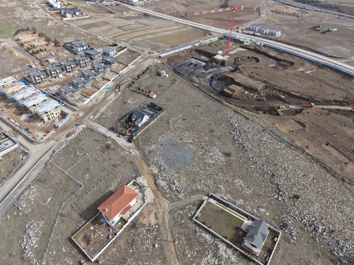 İncek'te 2 bin m² satılık köşe konumlu kupon arsa