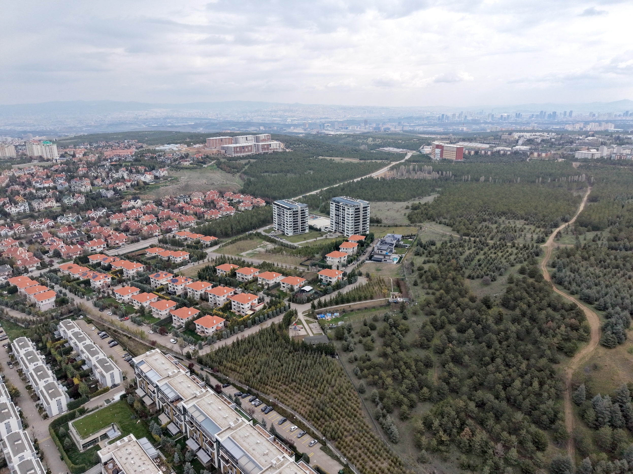 Beytepe Manzara Orman Evleri sitesinde orman manzaralı lüks konut