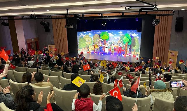 Ankaralı çocuklar Cumhuriyet Bayramı’nı tiyatro ile kutladı