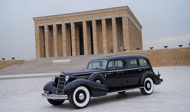 Anıtkabir’in otomobil vitrinleri ve kule camlarını yenilendi