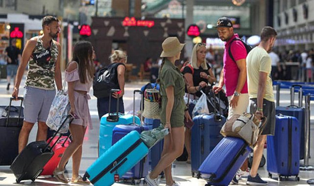 Turist sayısı 4 ayda 11 milyonu geçti
