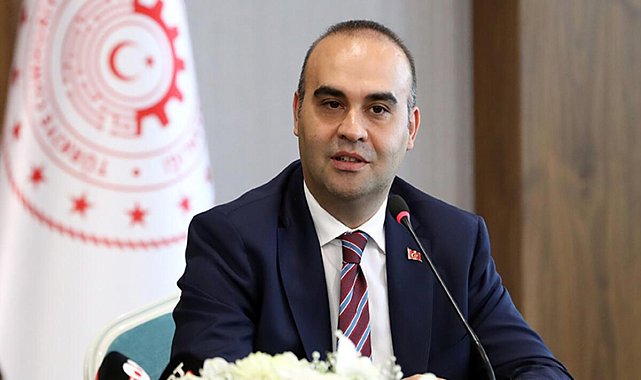 Bakan Kacır: 1,5 yıl içinde Ay'a ilk teması gerçekleştireceğiz
