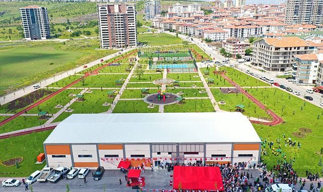 Naim Süleymanoğlu kapalı spor salonu hizmete açıldı