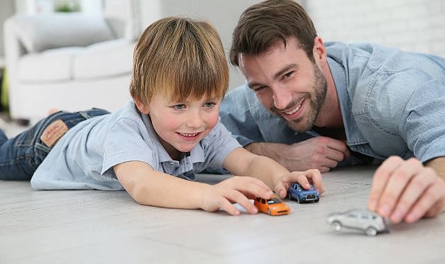 Oyun, ebeveyn ve çocuk arasında bağ oluşturan bir köprü görevi görür