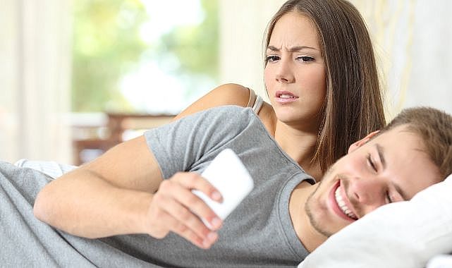 Telefonunuzu kurcalayanların yüzde 87’si önce mesajlara bakıyor