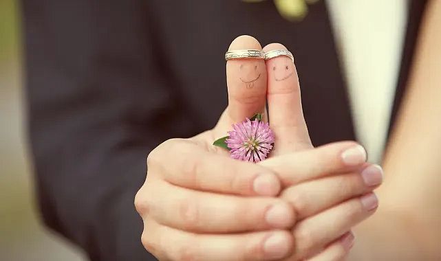 İdeal olan, tek kişiyle ömür boyu sadakate dayalı bir ilişki kurabilmek