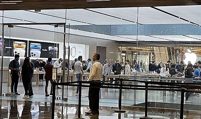 İphone 15 karaborsada... Kim bu sırada bekleyenler