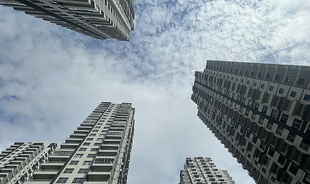 Konut satışları ve fiyatları düşmeye devam ediyor