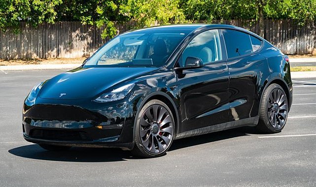Tesla'dan büyük indirim! Yüzde 6 oranında fiyatları düşürdü