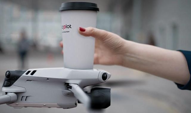 Sağlık çalışanlarına droneler ile kahve servisi