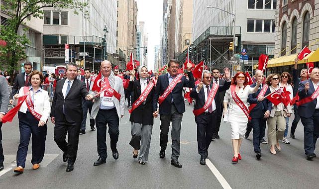 ATO heyeti, New York’taki Türk günü yürüyüşü’ne katıldı