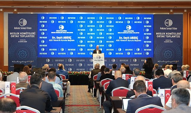 Dijitalleşmeyi konuşuyoruz ama konuşmaktan daha fazlasını yapamıyoruz
